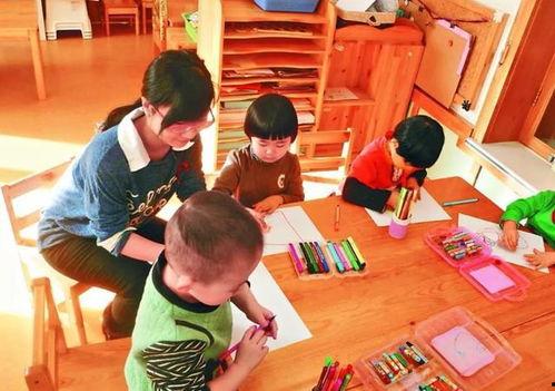 镇平 吃瓜 幼师,镇平“吃瓜”幼师生动演绎童真世界